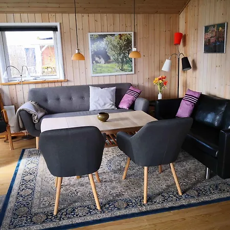 Cozy Summer House By The And Forest Casa de Férias