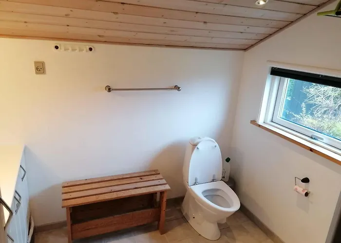 Vakantiehuis Cozy Summer House By The And Forest