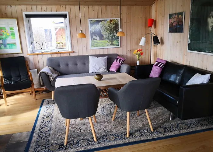 Cozy Summer House By The And Forest Vakantiehuis